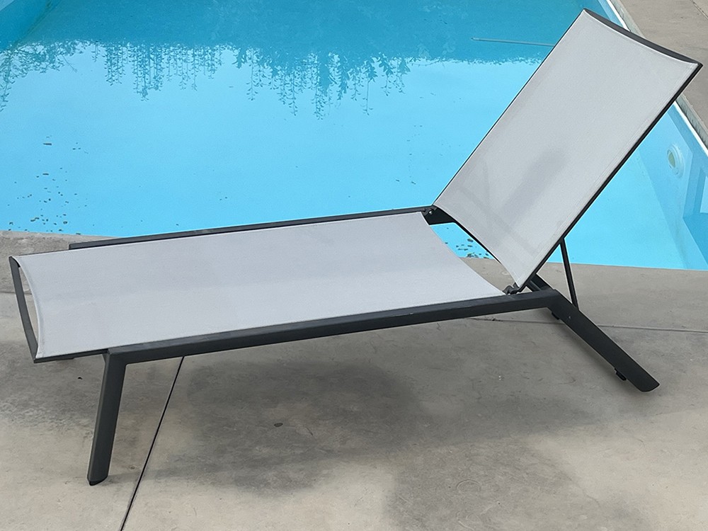 Tumbona de aluminio y textilene reclinable y apilable con ruedas Menorca Majestic Garden - 4