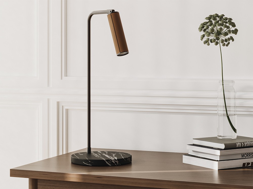 Lámpara de sobremesa con pantalla orientable Tura de Aromas - 1