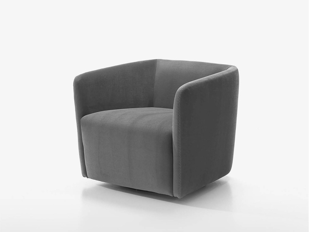 Butaca Ecko giratoria: diseño compacto y ergonómico con curvas suaves y confort sostenible.