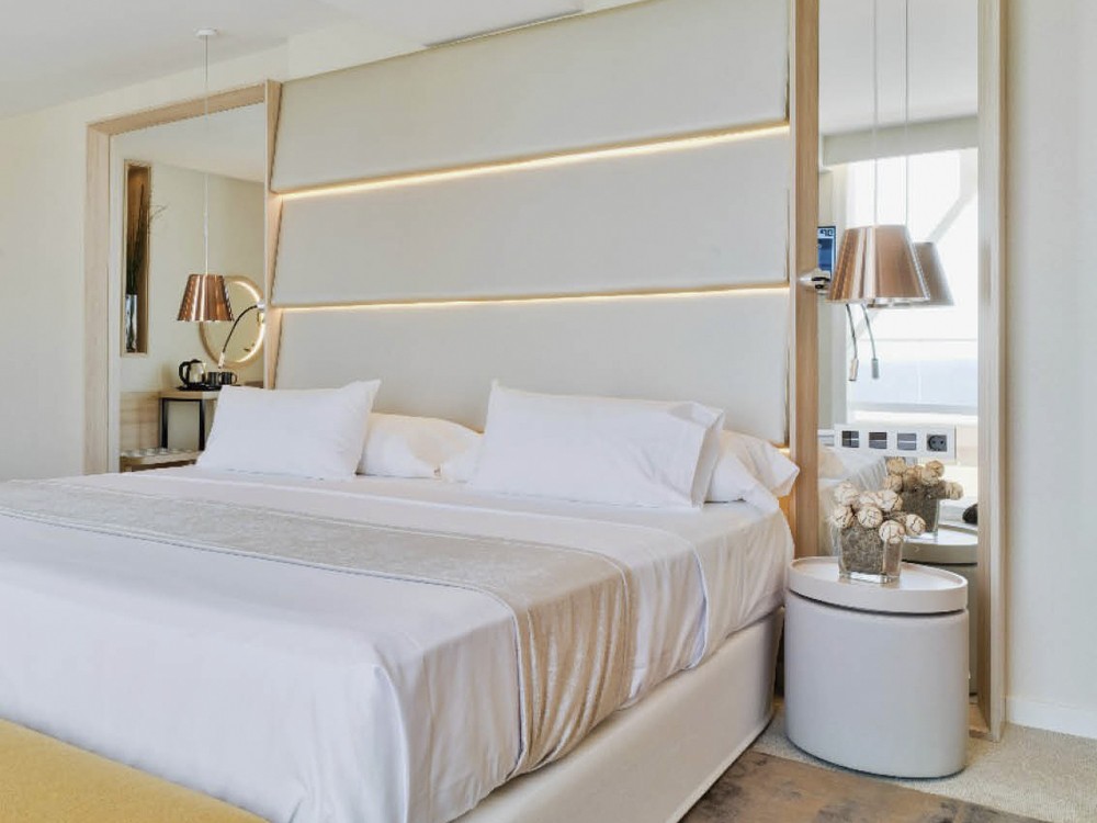 Mesa auxiliar tapizada Isen Beltá & Frajumar