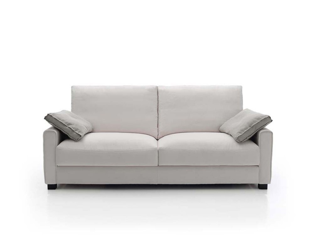 Egos, un sofá elegante y funcional. Sus amplias almohadas aportan confort y estilo a cualquier salón.