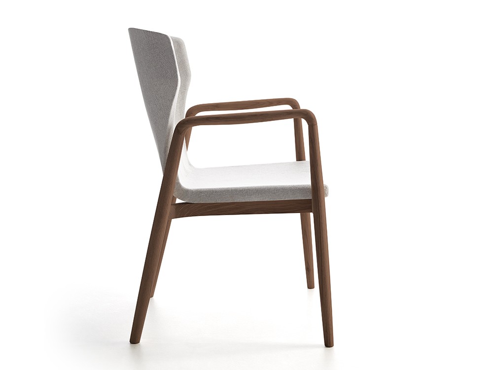 Níes Beltá Frajumar invita al descanso con su diseño cuidado y sentada suave