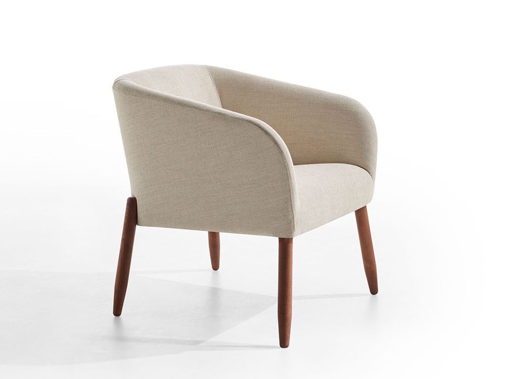 Butaca Pao tapizada en lino de Beltá & Frajumar - 1