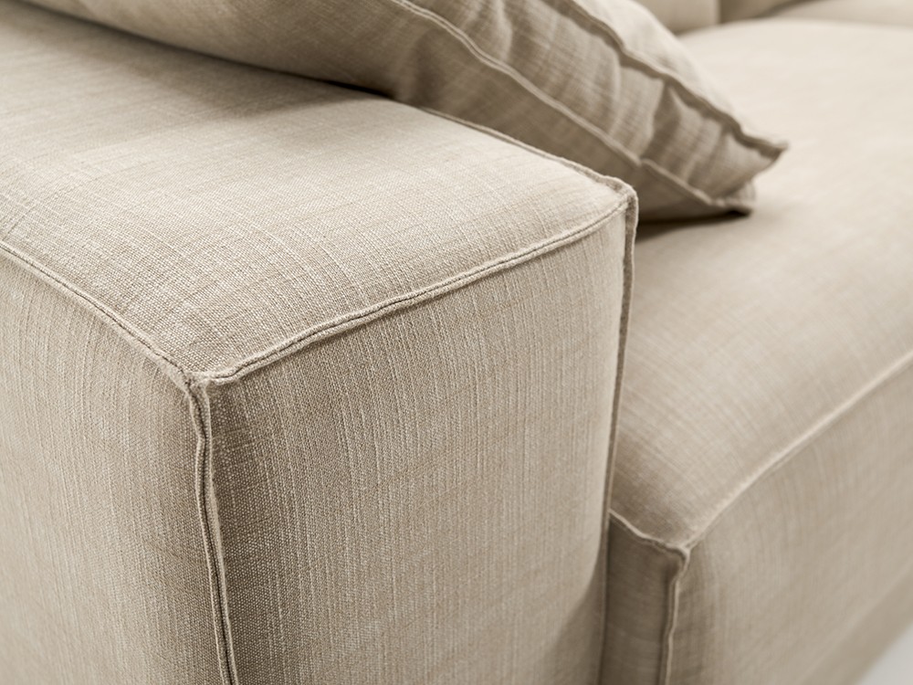 Diseño moderno y sentada elástica. El sofá Nimo destaca por su estructura robusta y sus acabados de alta calidad.