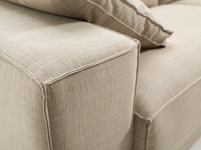 Diseño moderno y sentada elástica. El sofá Nimo destaca por su estructura robusta y sus acabados de alta calidad.