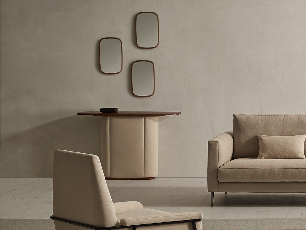 Iris Consola: diseño con base tapizada y madera natural.