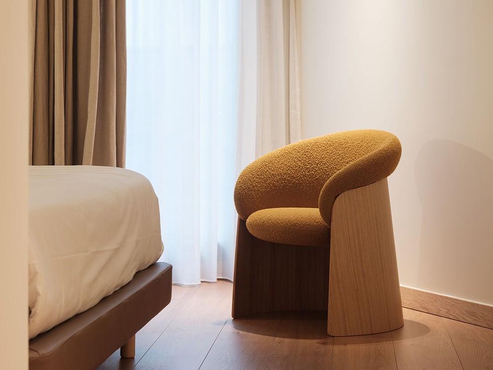 Silla tapizada Bouclé Ginger Madera de Ondarreta - 2