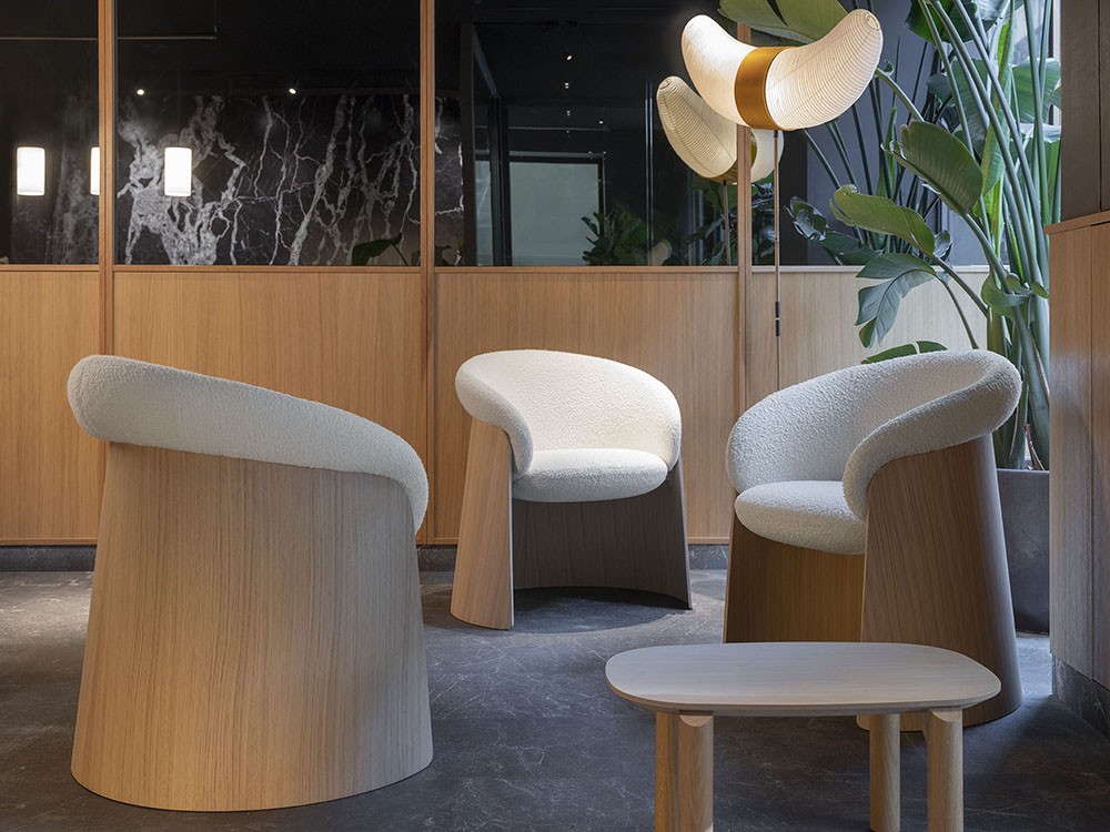 Silla tapizada Bouclé Ginger Madera de Ondarreta - 12