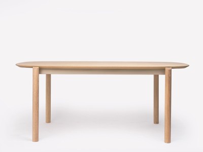 Mesa de roble Juno: la elegancia de Ondarreta en formato ovalado disponible en varias medidas
