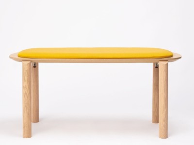 Banco de cocina Juno Ondarreta: diseño personalizado en madera de roble con asiento tapizado