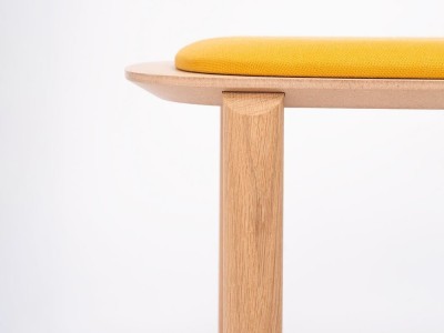 Ondarreta banco Juno: estructura de madera de roble y confort tapizado para tu mesa de comedor