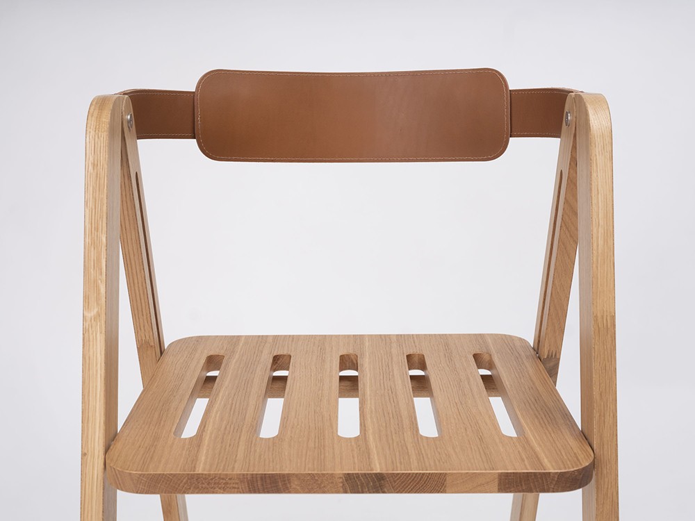 Silla plegable de madera de roble y cuero Ika de Ondarreta - 3