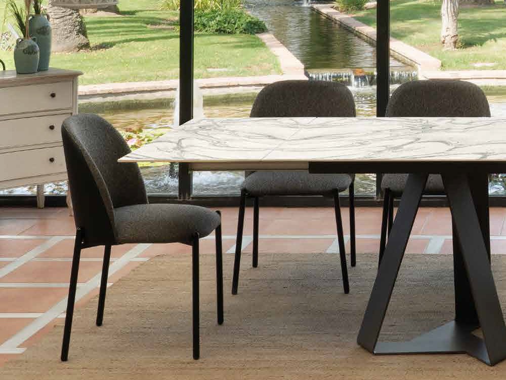 Silla tapizada Shell con patas de metal de Pure Designs - 2