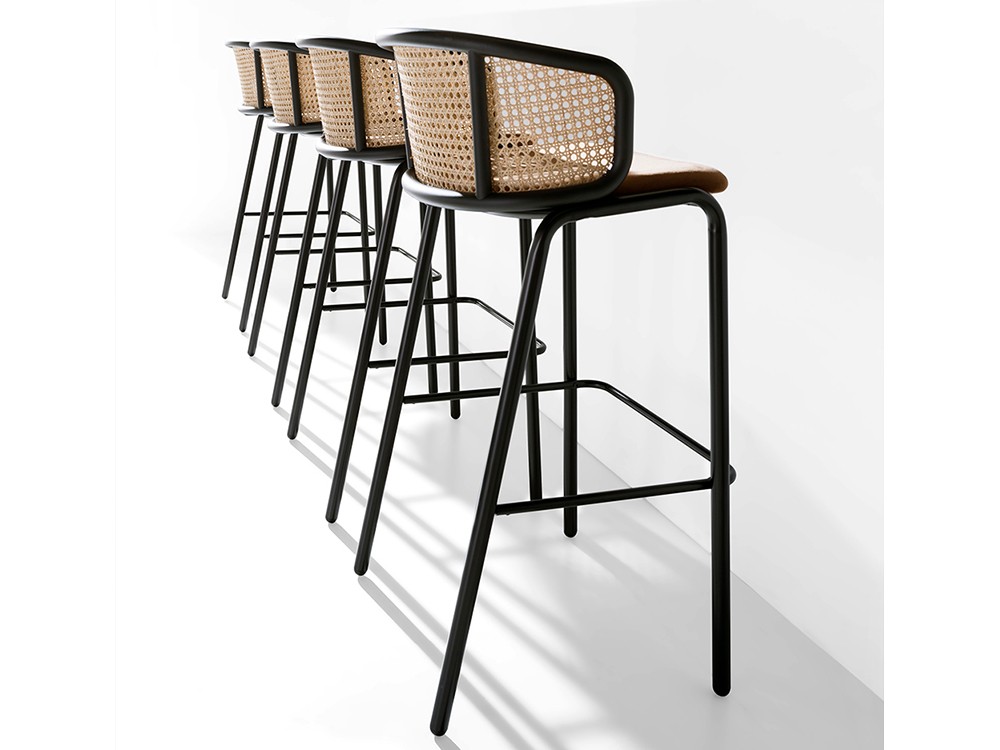 Taburete alto Ángel Cerdá 4128 con asiento aterciopelado marrón y respaldo de rattán - 6