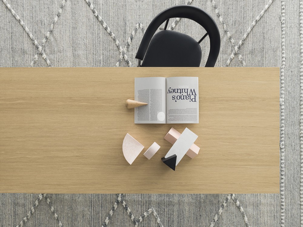 Mesa de roble Manhattan Pass Crossover de Devina Nais - 4