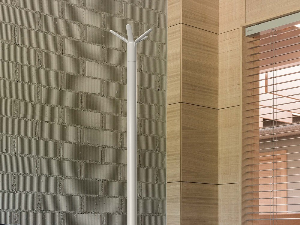 Perchero Hulot de aluminio y acero blanco Mobles 114 - 3