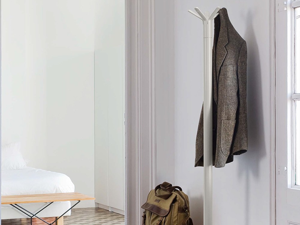 Perchero Hulot de aluminio y acero blanco Mobles 114 - 4