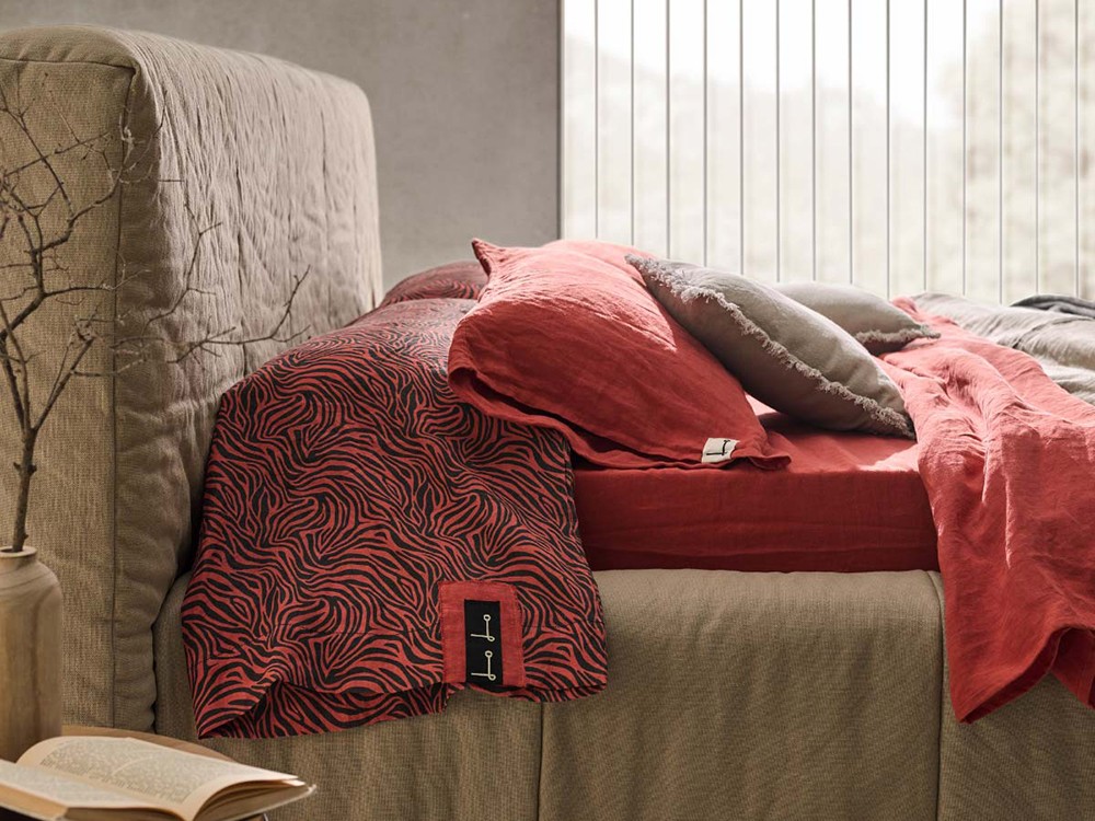 Cama tapizada en lino Morlaix de Acana Piel - 2