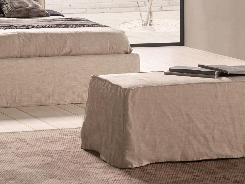 Descalzadora tapizada en lino Yara de Acana Piel - 2