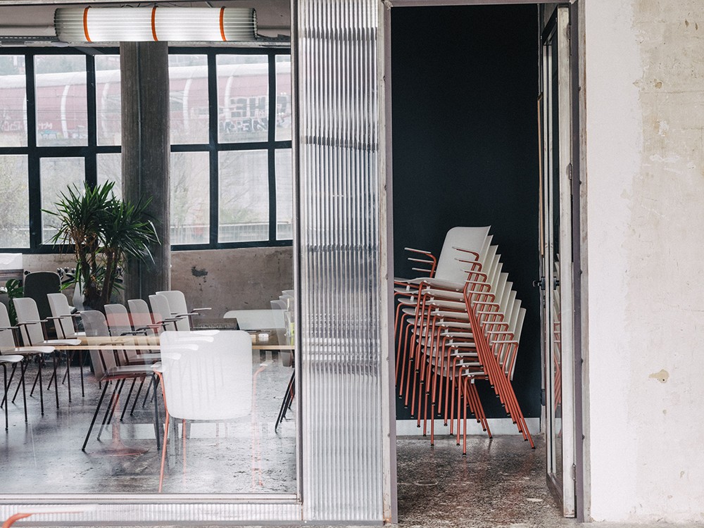 Silla apilable con brazos Supra Polipropileno de Ondarreta - 11