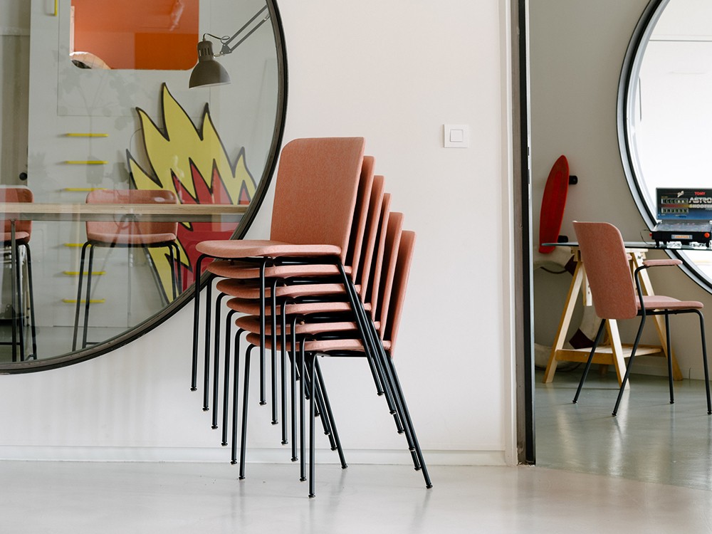 Silla apilable con o sin brazos Supra tapizada de Ondarreta - 17