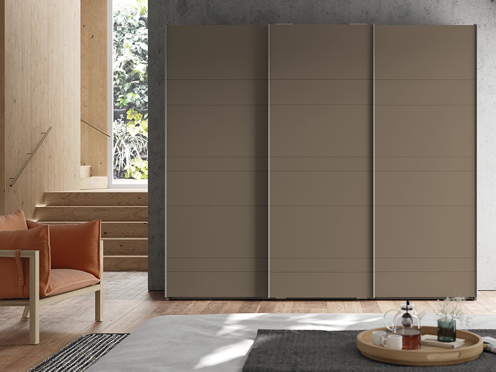 Armario tres puertas correderas solapadas Kalm 03 de Mobenia - 5