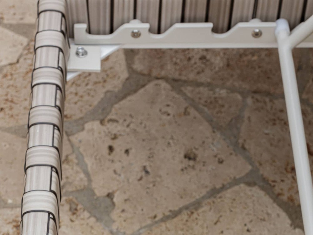 Tumbona de aluminio y fibra sintética trenzada con colchoneta tapizada Brafta de Skyline - 7