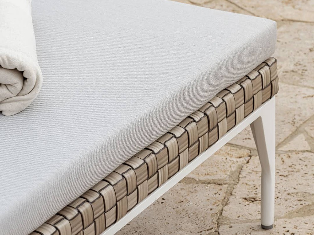 Tumbona de aluminio y fibra sintética trenzada con colchoneta tapizada Brafta de Skyline - 8