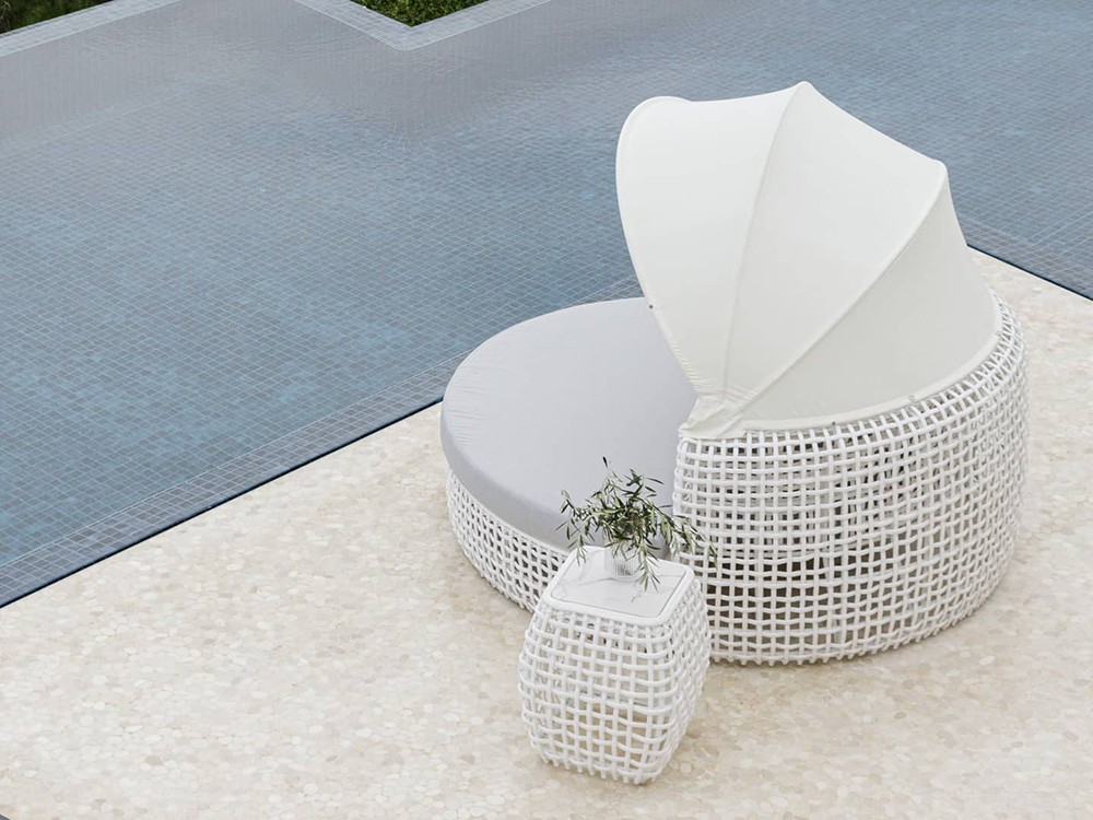 Cama de jardín de aluminio y fibra sintética trenzada con cojines y capota Dynasty de Skyline - 2