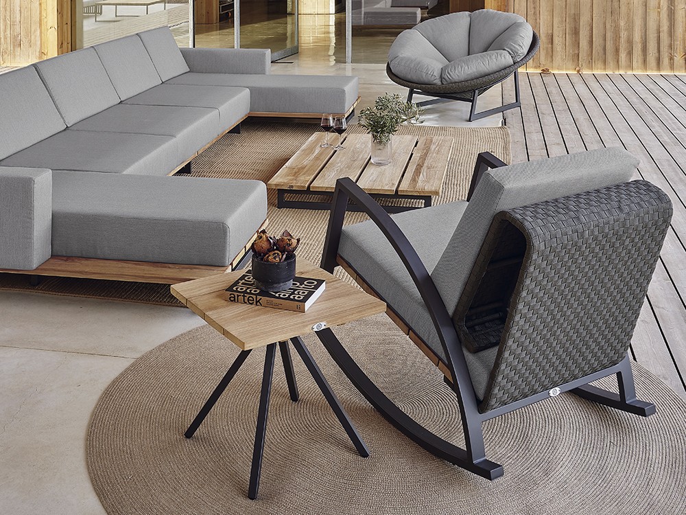 Mecedora exterior de aluminio y tiras de cuerda trenzada con cojines tapizados Ona de Skyline - 3