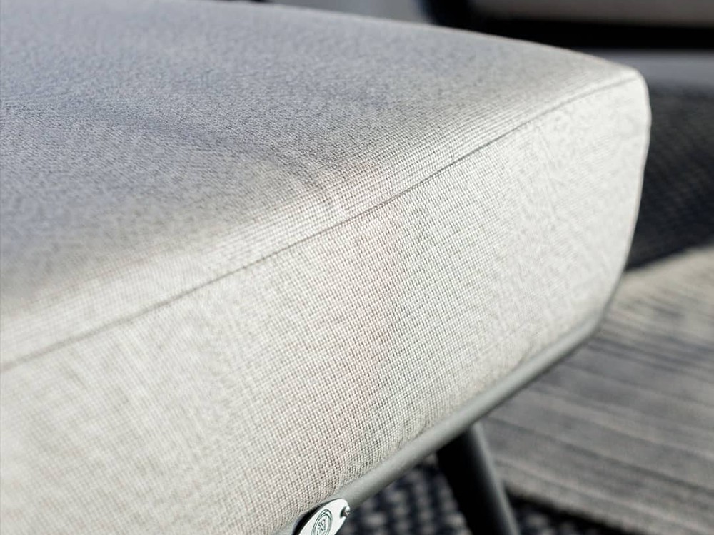 Otomán de aluminio y cuerda trenzada Serpent de Skyline Design - 8