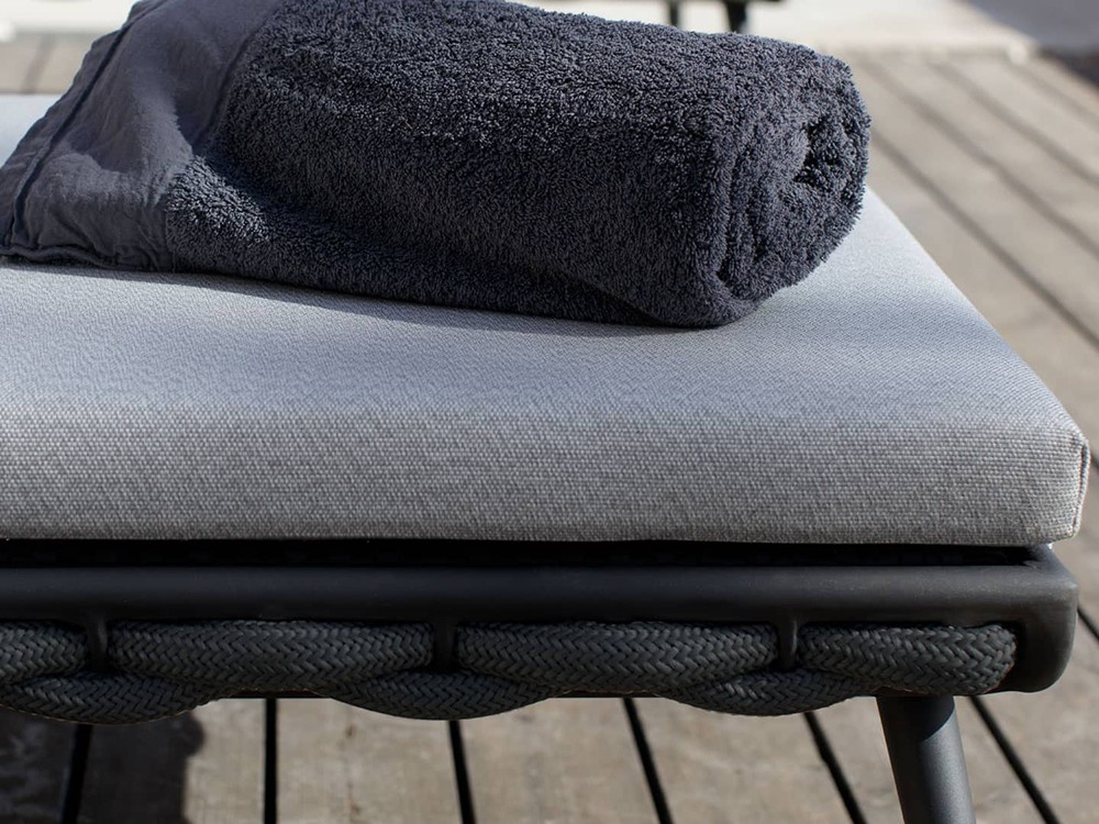 Tumbona de aluminio y cuerda trenzada con colchoneta tapizada Serpent de Skyline Design - 6