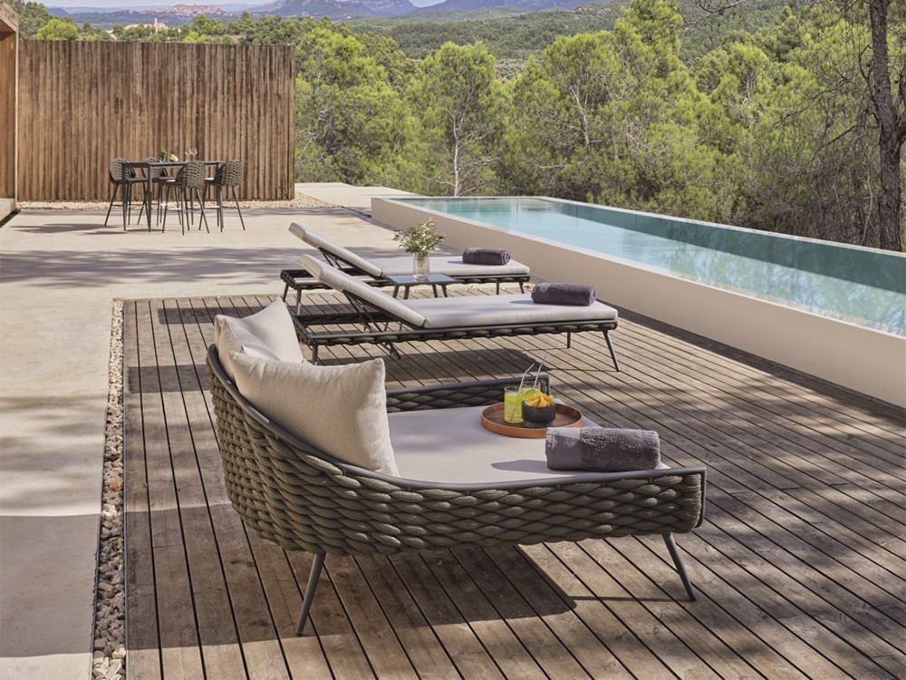 Daybed de aluminio y cuerda trenzada con colchoneta tapizada Serpent de Skyline Design - 1