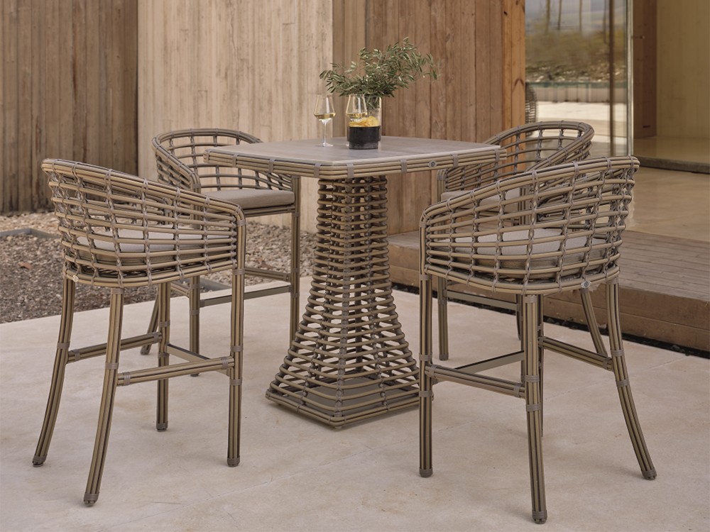 Taburete de exterior de fibra sintética trenzada Ruby de Skyline Design - 3