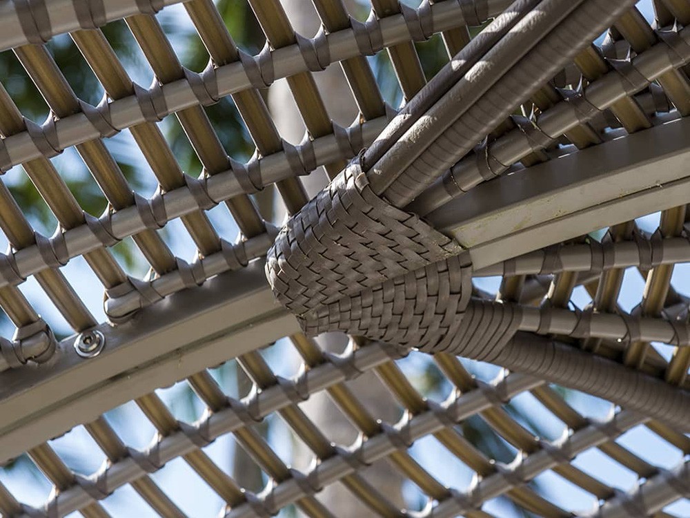 Daybed cerrada de fibra sintética trenzada Spartan Skyline Design - 9