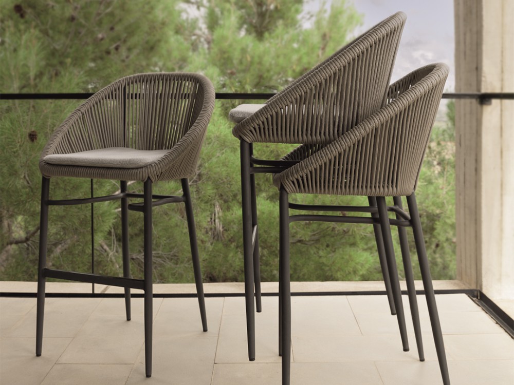 Taburete apilable Rodona de aluminio y cuerda trenzada Skyline Design - 1