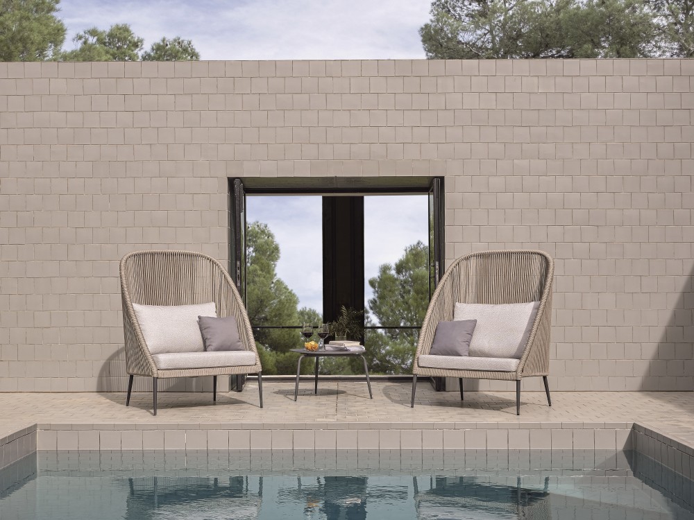 Sillón alto Rodona de aluminio y cuerda trenzada Skyline design - 1