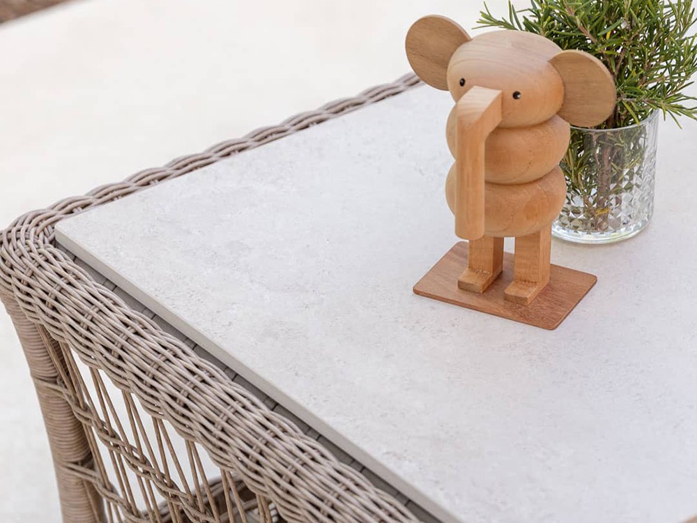 Mesa de centro de fibra sintética trenzada y sobre dekton Arena de Skyline Design - 3