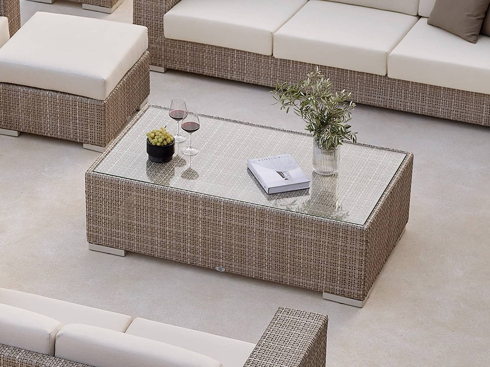 Mesa de centro de fibra sintética trenzada con sobre de cristal Paloma Skyline Design - 1