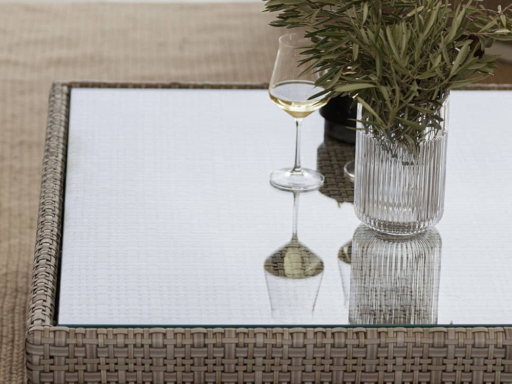 Mesa de centro de fibra sintética trenzada con sobre de cristal Paloma Skyline Design - 11