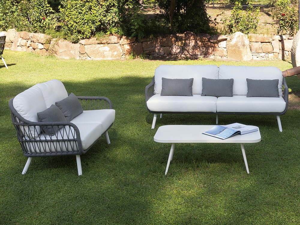 Sofá de dos o tres plazas para salón exterior de aluminio y cuerda trenzada Madeira de Arkimueble - 1