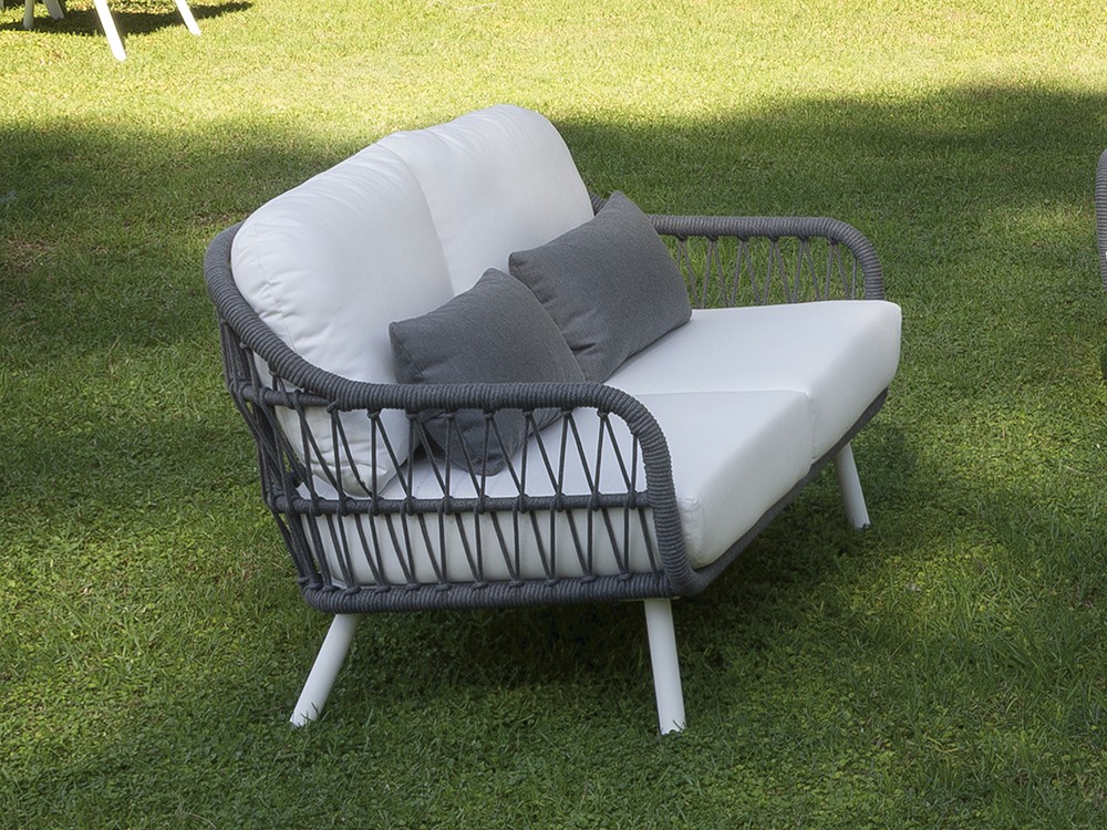 Sofá de dos o tres plazas para salón exterior de aluminio y cuerda trenzada Madeira de Arkimueble - 3