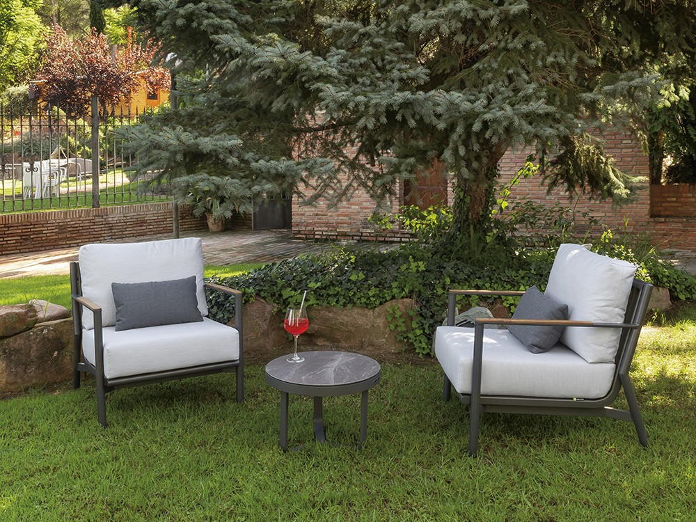 Sillón para salón exterior Menfis de aluminio con detalles de teca de Arkimueble - 1