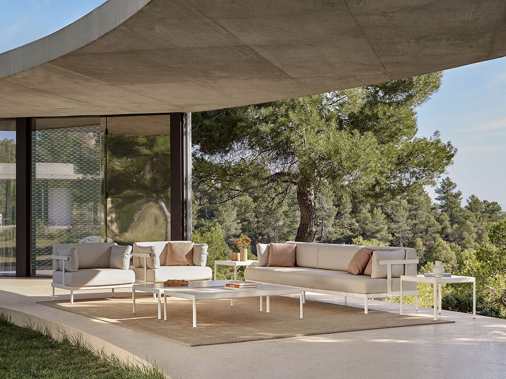 Sofá de dos o tres plazas Legacy Essence para salón exterior de aluminio blanco o gris con cojines agora de Point - 12