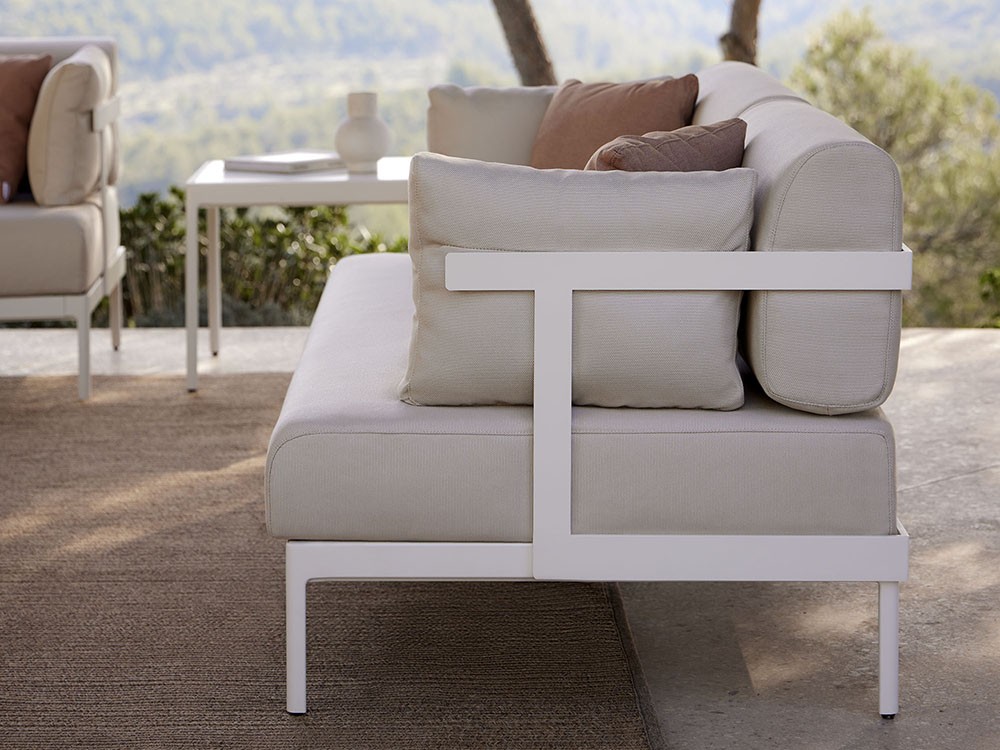 Sofá de dos o tres plazas Legacy Essence para salón exterior de aluminio blanco o gris con cojines agora de Point - 15