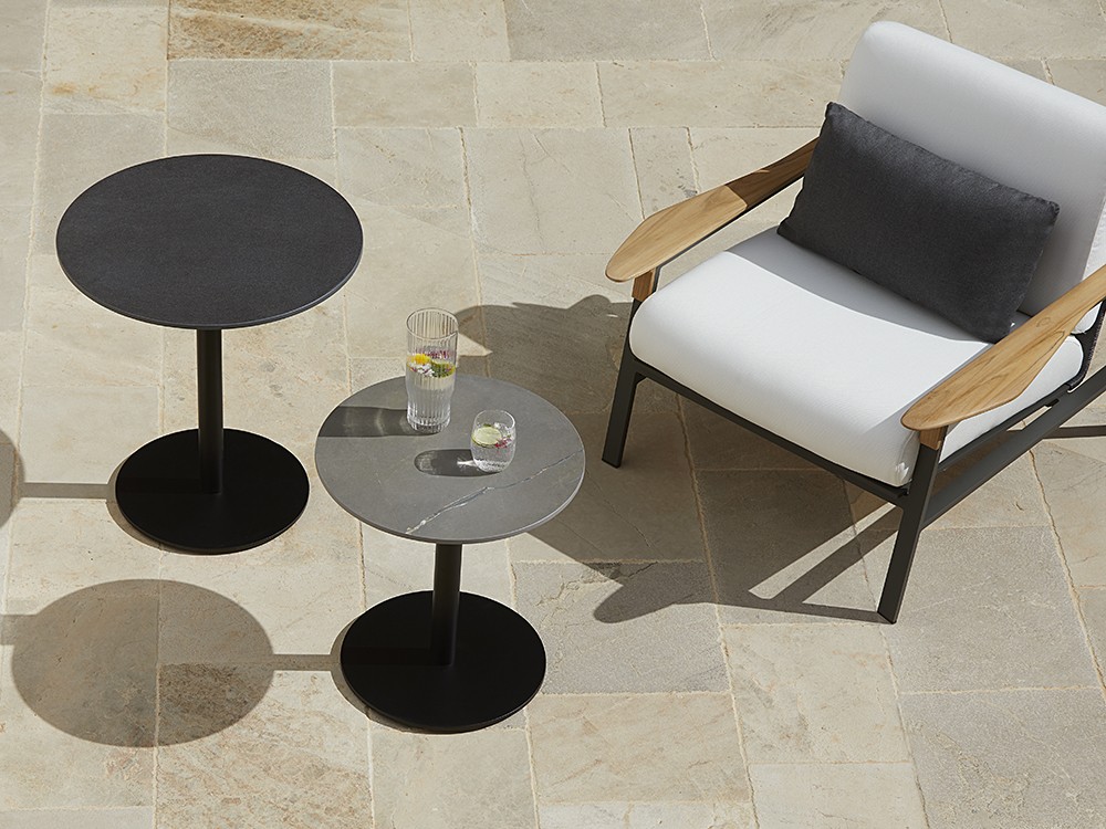 Mesa auxiliar para salón exterior Lis de aluminio y sobre en teca, hpl o porcelánico de Point - 1