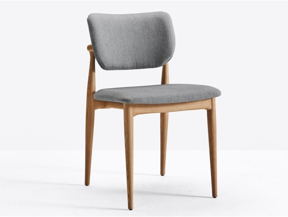 Silla Finn de madera de fresno con asiento y respaldo tapizados de Doos - 1