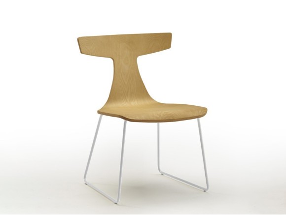 Silla Karen PP con asiento de fresno y patas tipo trineo de metal de Doos - 1