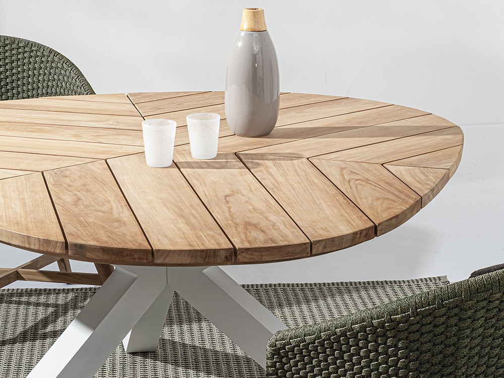 Mesa para comedor exterior Palmdale Triangular con base de aluminio y sobre de teca clase A de Bizzotto - 11