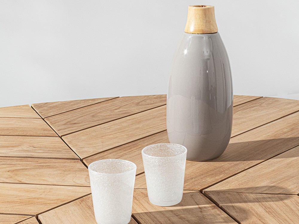 Mesa para comedor exterior Palmdale Triangular con base de aluminio y sobre de teca clase A de Bizzotto - 16